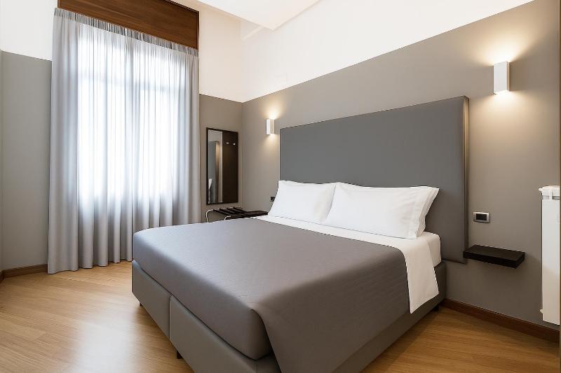 Deluxe Double Room image 3