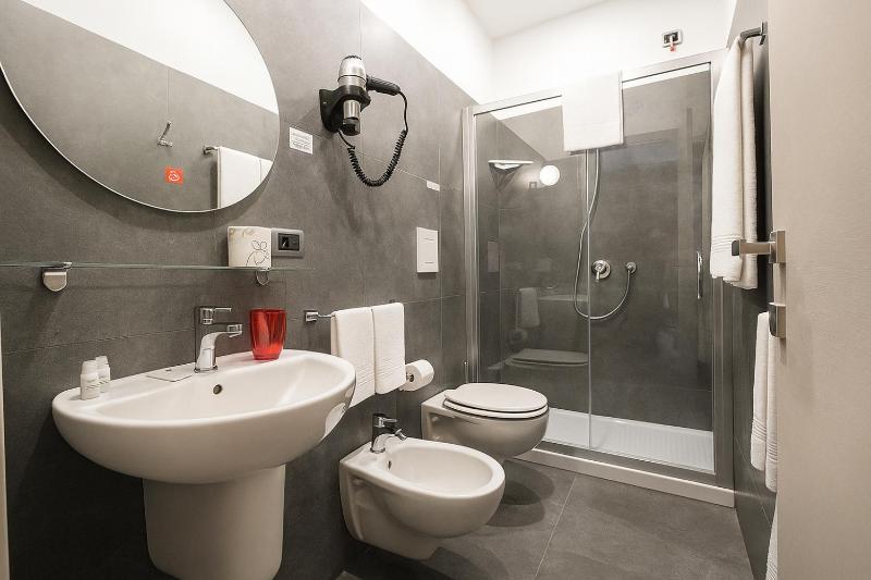 Deluxe Double Room image 2