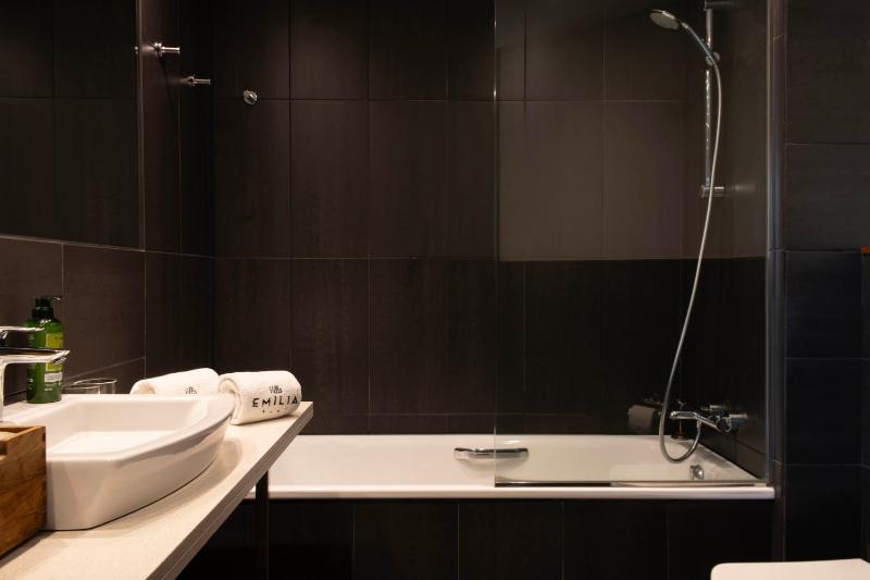 Standard Triple Room image 3
