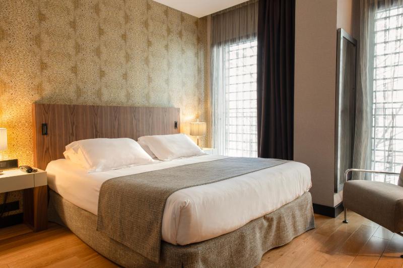 Double or Twin Room (1-2 Adults) image 4