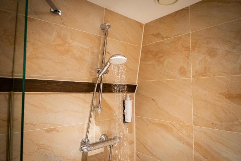 Single Room with Private Bathroom image 4