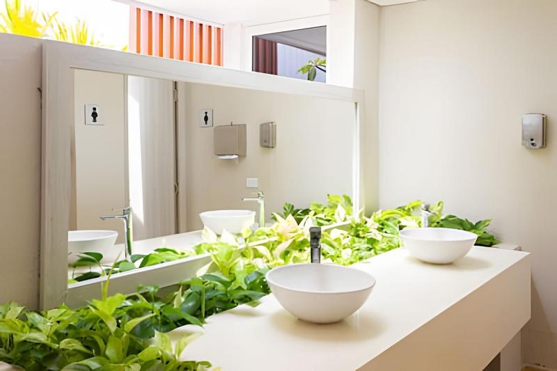 2 Bedrooms by the Sea. Private Jacuzzi - image 4