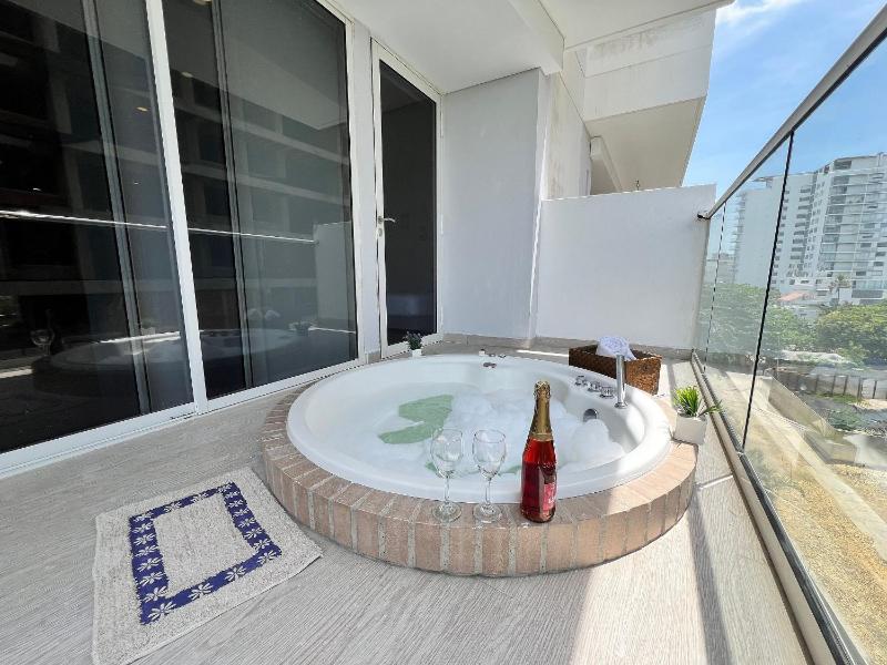2 Bedrooms by the Sea. Private Jacuzzi - image 11