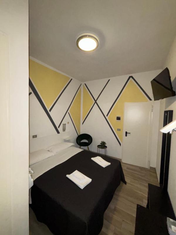 Economy Double Room image 3