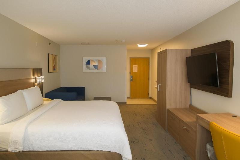 King Suite with Sofa Bed image 2