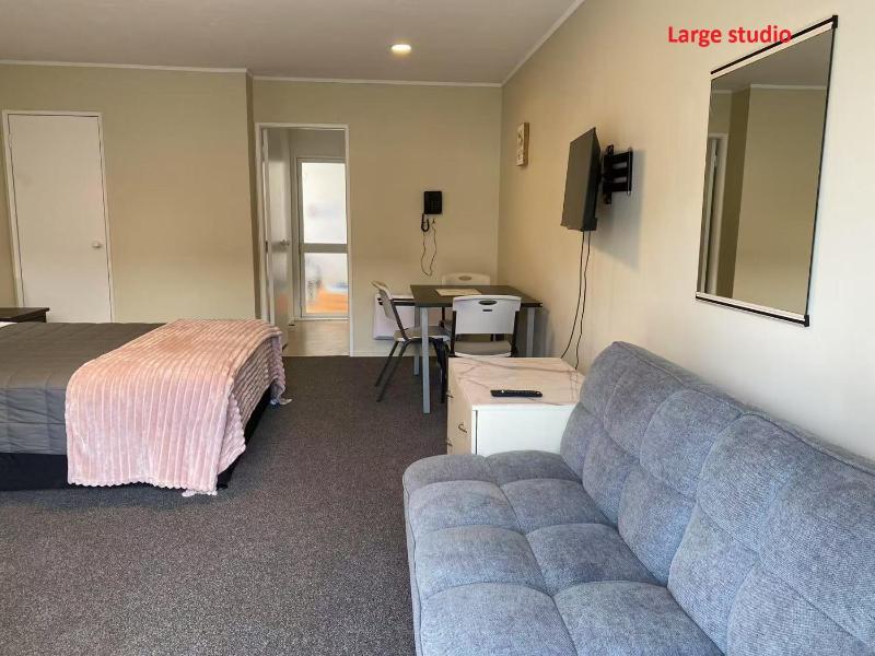 Malones Spa Motel - image 27