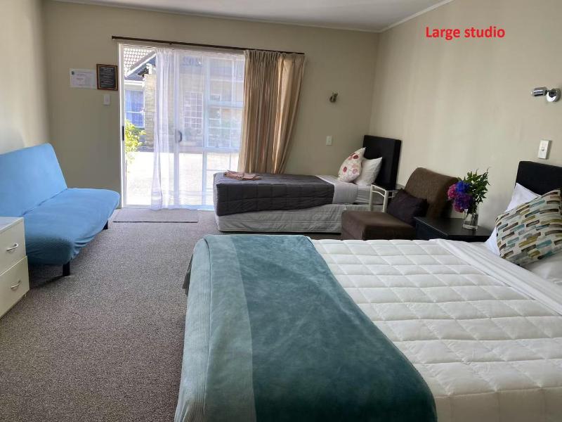 Malones Spa Motel - image 14