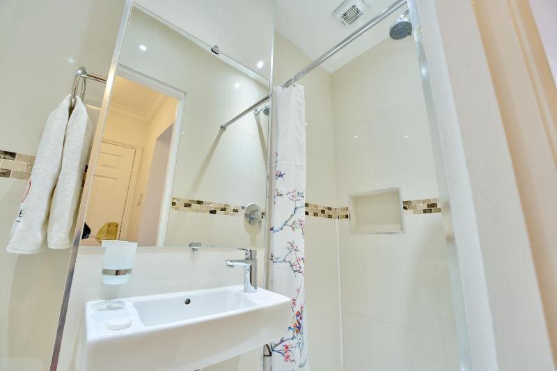 Double Room image 2