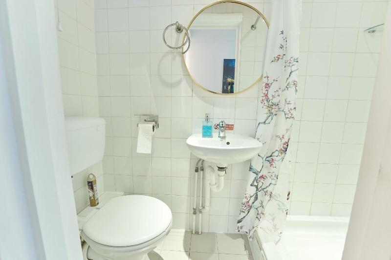 Double Room image 4