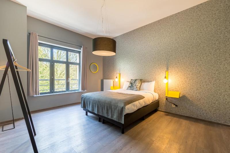 One-Bedroom Apartment image 4