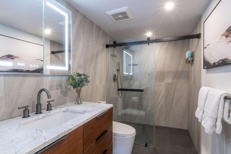 Brand New 2BR 2BA - AC Location Views! - image 29