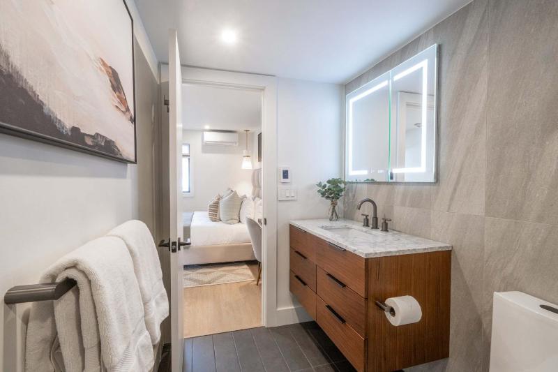 Brand New 2BR 2BA - AC Location Views! - image 11