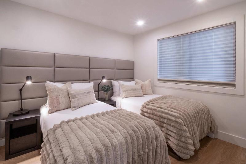 Brand New 2BR 2BA - AC Location Views! - image 15