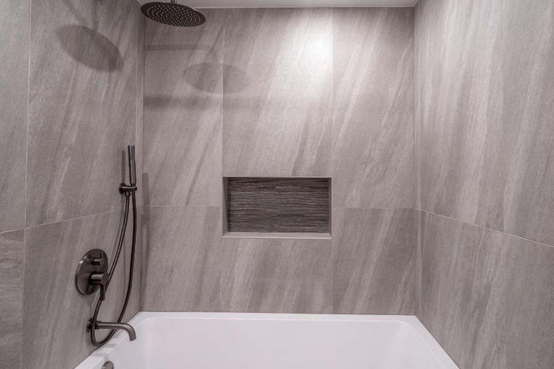 Brand New 2BR 2BA - AC Location Views! - image 8