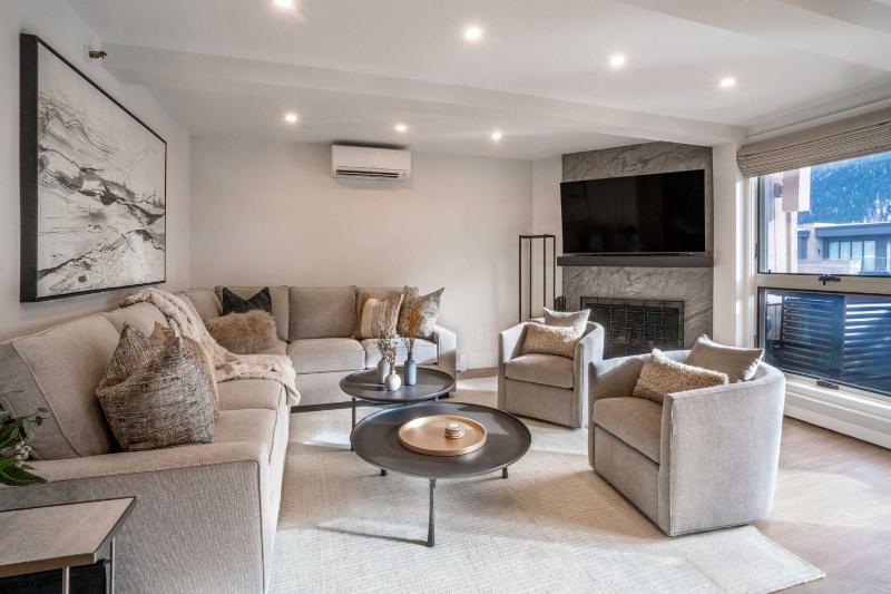 Brand New 2BR 2BA - AC Location Views! - image 28