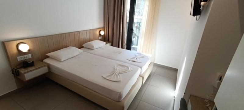 Budget Twin Room image 3