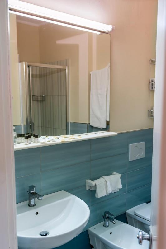 Two Connecting Double Rooms image 4