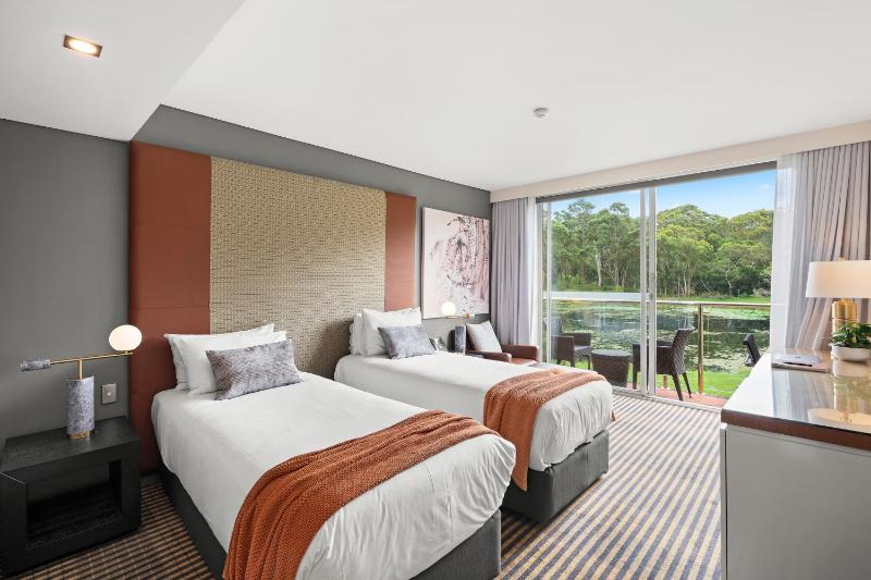 Lakeside Hotel and Conference Centre - image 5