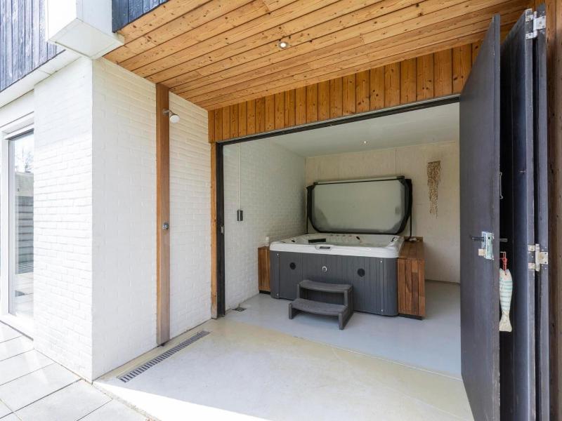 Holiday Home Callantsoog with Jacuzzi - image 20