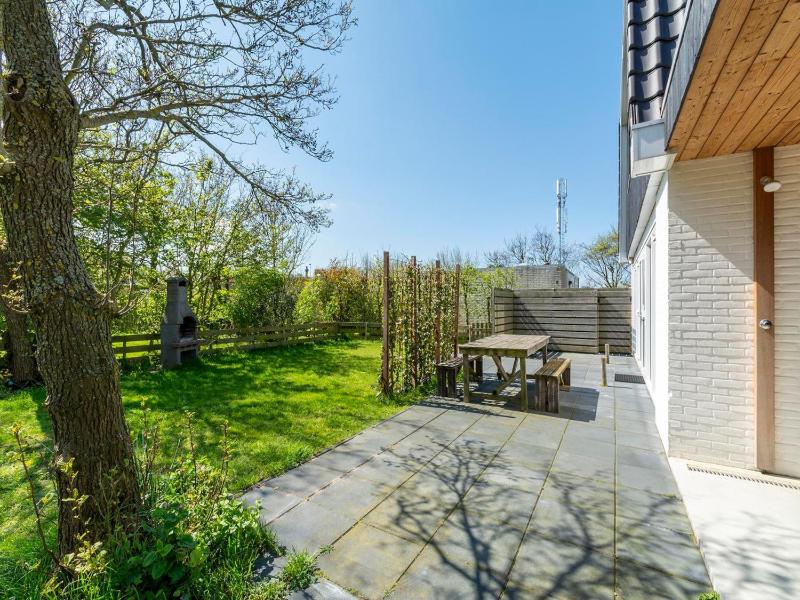 Holiday Home Callantsoog with Jacuzzi - image 14