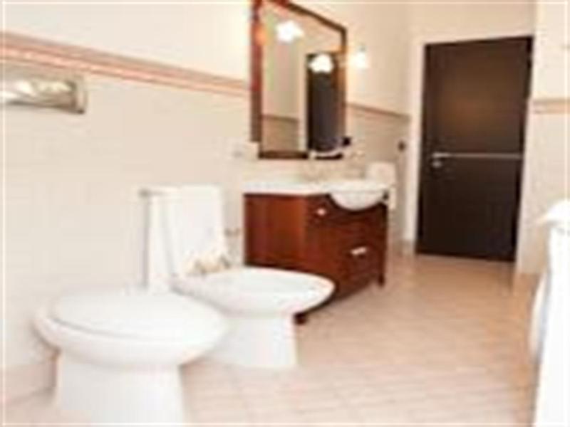 Three-Bedroom Suite image 4