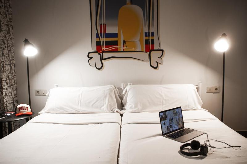 Double or Twin Room image 3