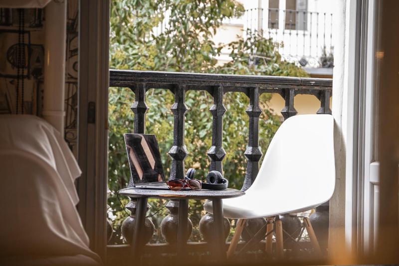 Bed in 6-Bed Female Dormitory Room with Private Bathroom image 4