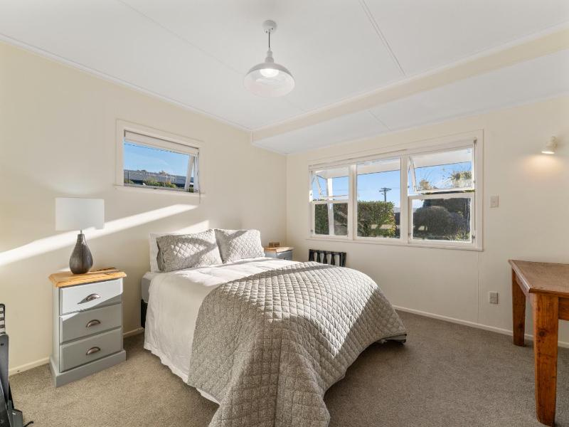 Waterside Bliss - Taupo Holiday Home - image 15