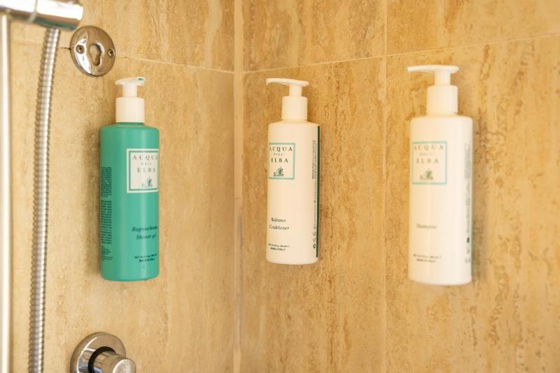 Double or Twin Room image 4