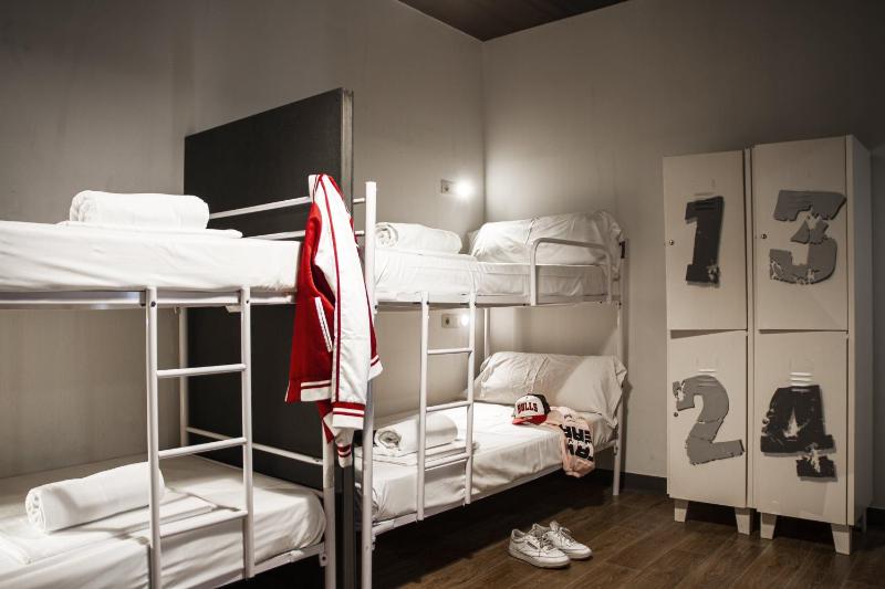 Bed in 4-Bed Mixed Dormitory Room with Private Bathroom image 4