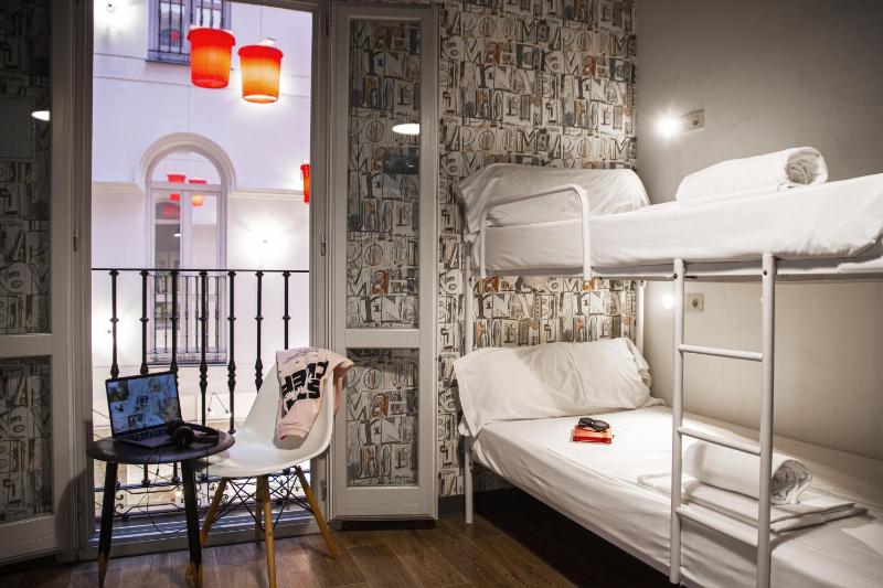 Bed in 4-Bed Female Dormitory Room with Private Bathroom image 3