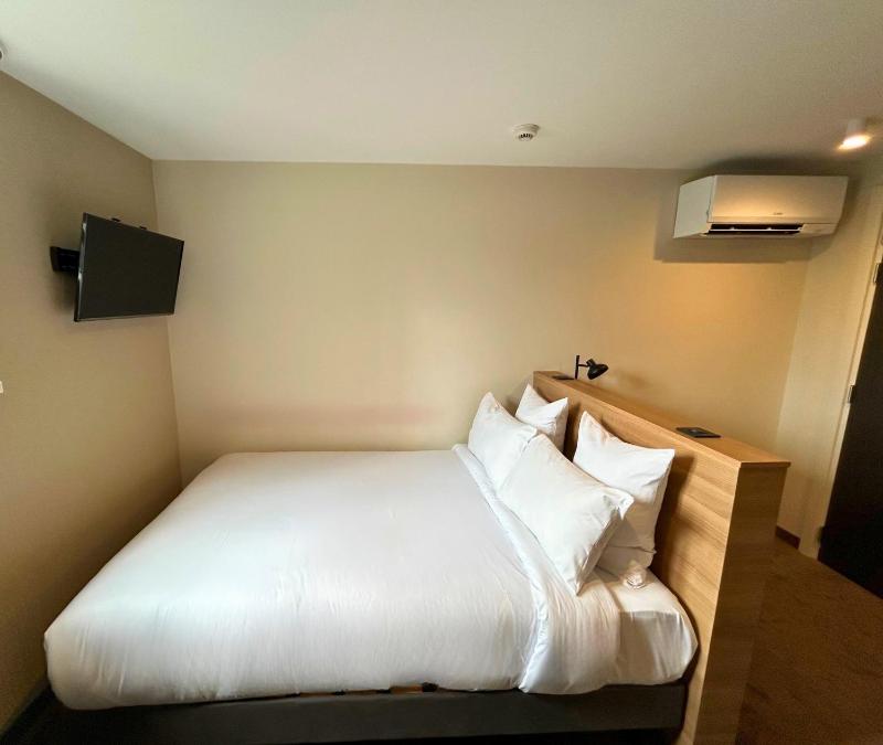 Economy Double Room in the annex image 3