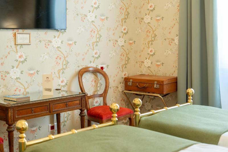 Two-Bedroom Suite (5 Adults) image 2