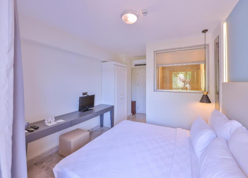 Hera Hotel - image 8