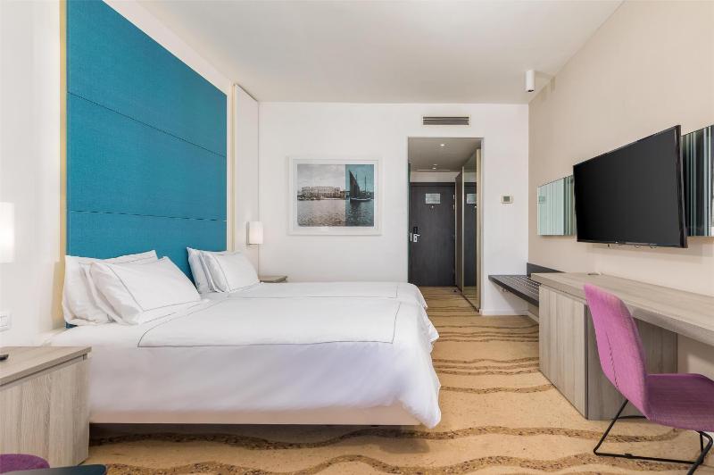 Superior Double or Twin Room with Sea View image 2