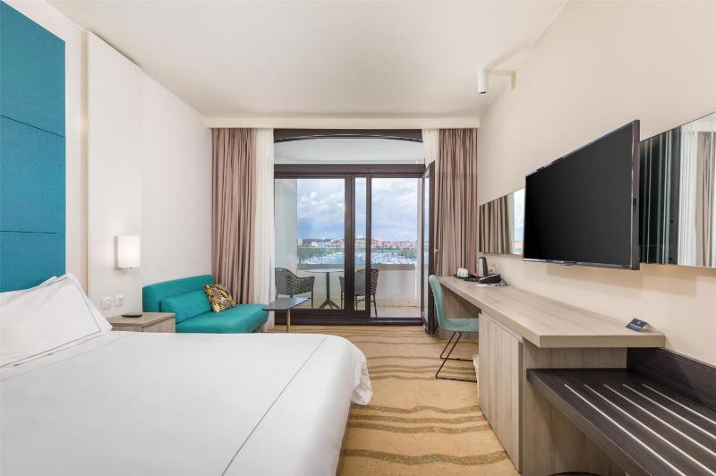 Superior Double or Twin Room with Marina View image 3
