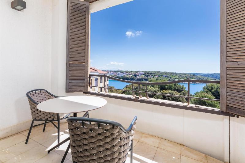 Premium Double or Twin Room with Sea View image 3