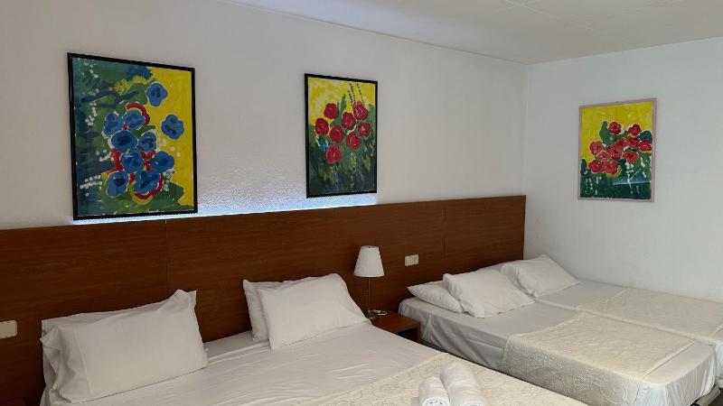 Quadruple Room image 3