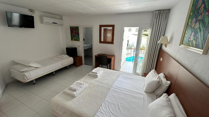 Triple Room image 3