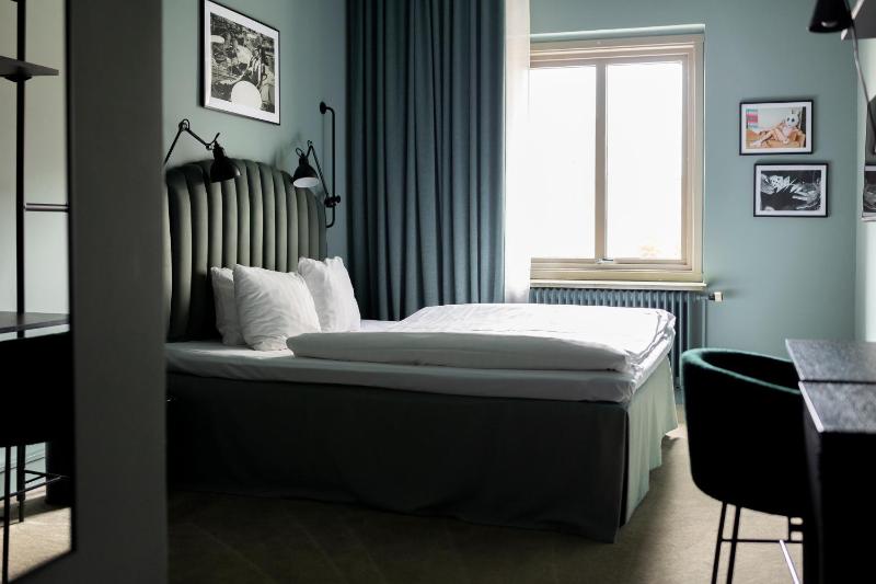 Compact Double Room image 4