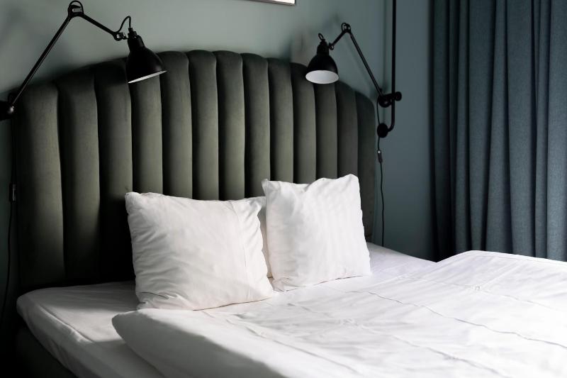Compact Double Room image 3