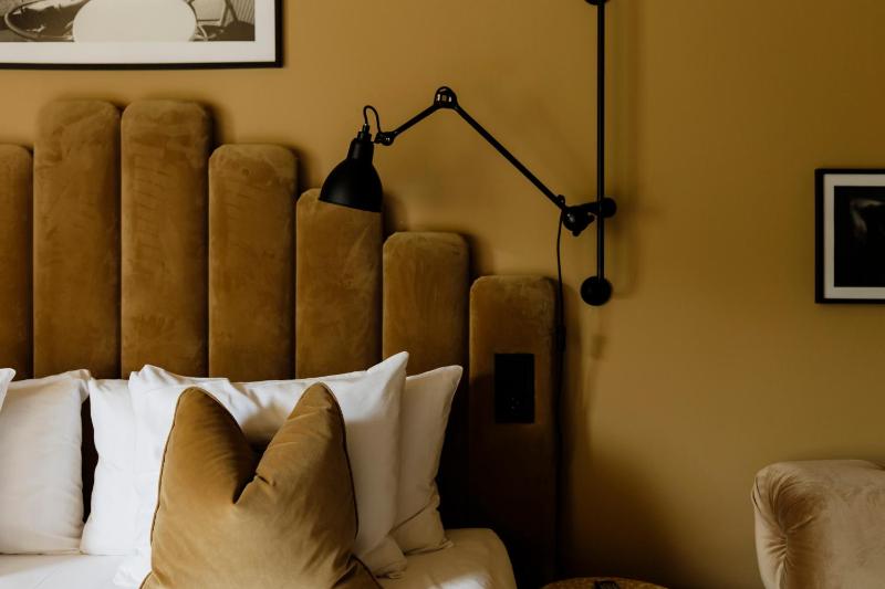 Standard Double Room image 3