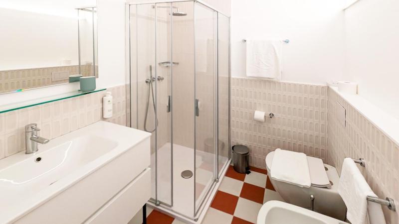 Large One-Bedroom Apartment image 3