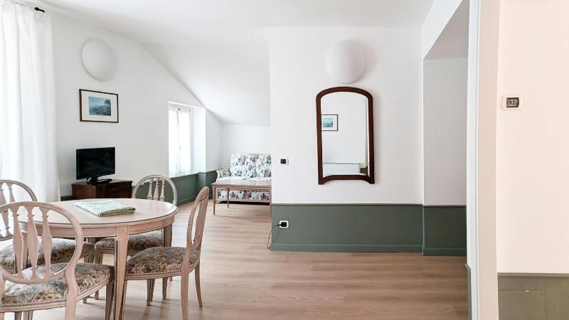 Large One-Bedroom Apartment image 2