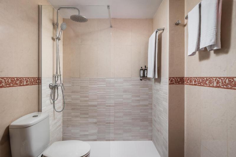 Standard Double Room with City View image 2