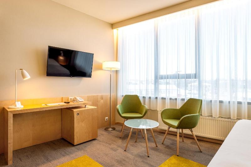 Deluxe Double or Twin Room image 4
