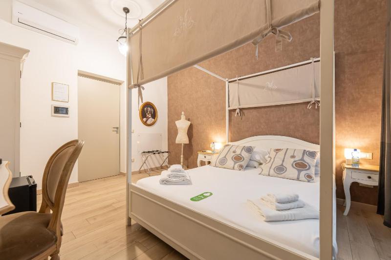 Deluxe Room image 4
