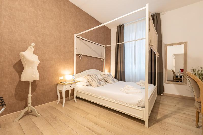 Deluxe Room image 3