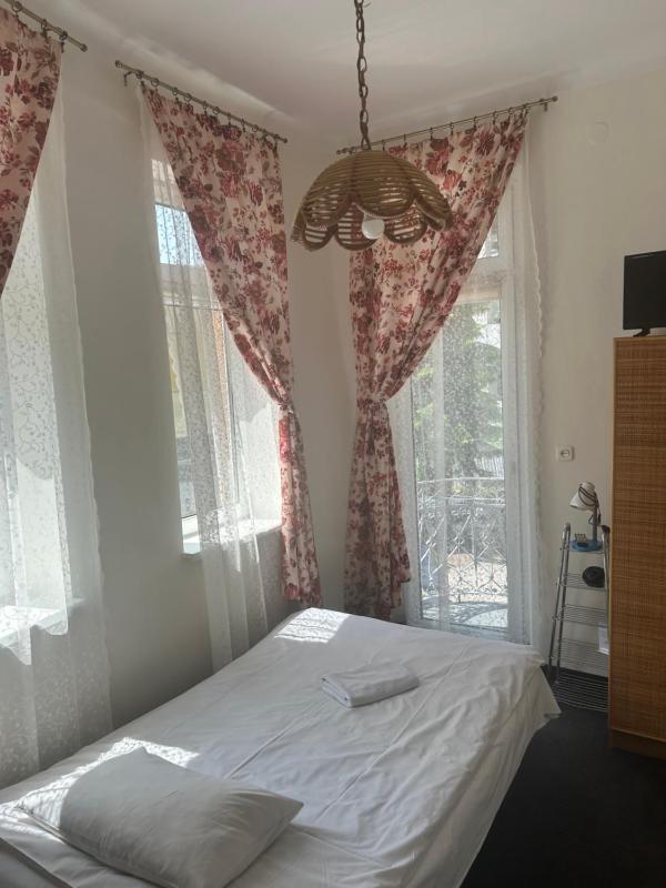 Standard Double Room with Shared Bathroom image 1