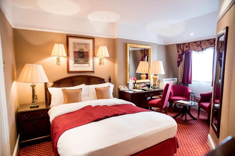 Club Double or Twin Room image 2